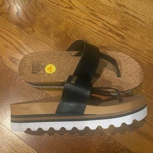 Reef women’s cushion sol hi Asst sizes new